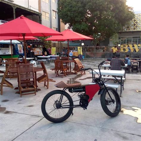 Hari ini @rumah_sepeda_indonesia kedatangan seorang sahabat om michiel beers @tandwiel seorang yang banyak terlibat dalam desain urban kota amsterdam. Mobilijo DIY Indonesian E-bikes | EvNerds