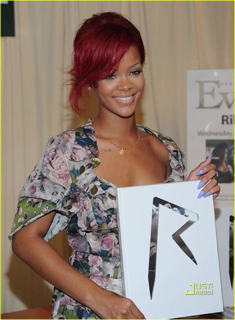 Rihanna Book Signing At Barnes And Noble Photo 2490742 Rihanna