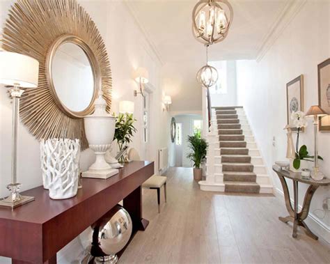 This stunning apartment has a modern interior design dominated in white surfaces. décoration entree maison interieur