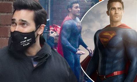 Tyler Hoechlin Shows Off His Physique In First Photos From The Cws New
