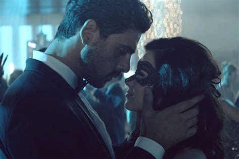 Per ogni piattaforma streaming scopri se puoi guardare in abbonamento, noleggio, acquisto con prezzi per la versione sd, hd e 4k e con audio e sottotitoli in italiano (ita) e inglese (eng). 365 giorni: una scena del film: 514316 - Movieplayer.it