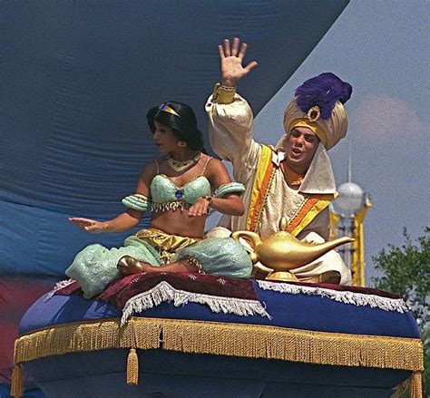 Aladdin And Jasmine Disney Face Characters Disney Characters Costumes
