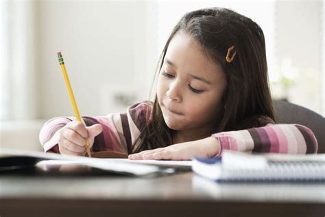 9 Conseils Pour Aider Un Enfant à Faire Ses Devoirs Terrafemina