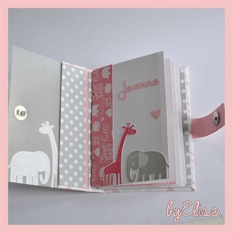 Lc est votre partenaire incontournable pour les albums photos (album mariage, album naissance, albums à pochettes), les cadres photo, les cartonnages photos ( cartonnages scolaires et. {Créations} Le petit livre de naissance | Livre de ...