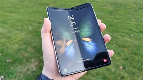 Layar di cover menggunakan layar berukuran 4.6 inches dengan resolusi hd+ dan teknologi super amoled (21:9) … sedangkan layar utama yang bisa dilipat menggunakan layar. Cek Harga dan Spesifikasi Galaxy Fold, HP Termahal Samsung ...