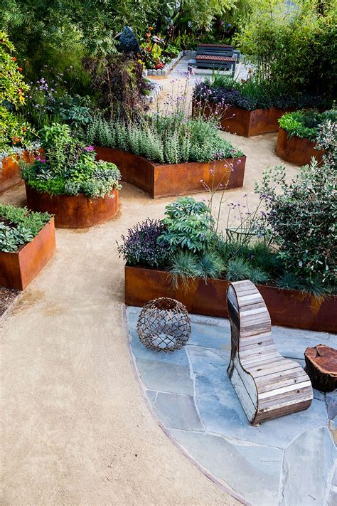 Hedges will add a formal look to your backyard and keep everything green. Small Backyard Ideas for an Edible Garden - Sunset Magazine