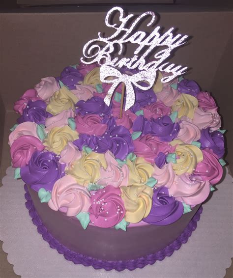 Pastel de cumpleaños para mujer joven. Pastel de cumpleaños para mujer Women birthday cake ...