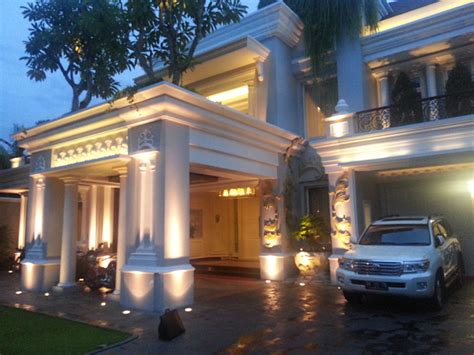 Tampak depan warna cat rumah minimalis modern 1 dan 2. Desain Rumah Mewah Bergaya Klasik Modern di Bali | homify ...