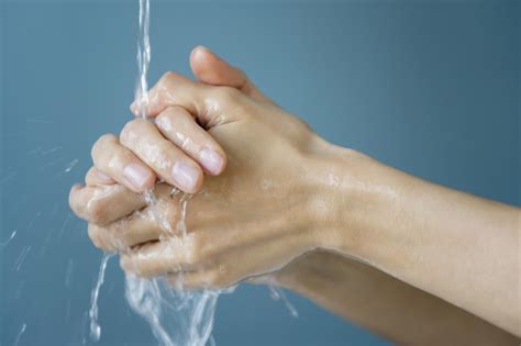 Confinement faut il continuer de se laver les mains à la maison