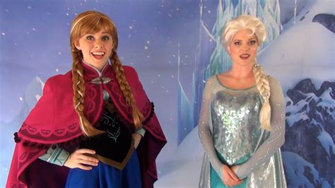 Anna And Elsa From Frozen First Public Meet And Greet