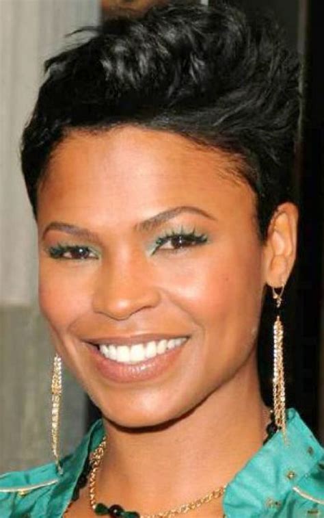Short Hairstyles For Round Faces For Black Women