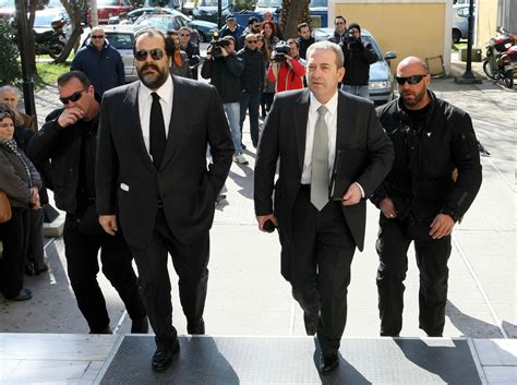Απο παιδι με φωναζε με τ' ονομα μου το μικρο γιε μου δεν ειπε κι ουτε εγω πατερα δεν τον ειπα και. ΤΙΠΟΤΑ ΔΕΝ ΕΧΕΙ ΝΑ ΠΕΙ ΚΑΙ Ο ΝΙΚΟΣ ΠΑΤΕΡΑΣ | Apodytiriakias.gr
