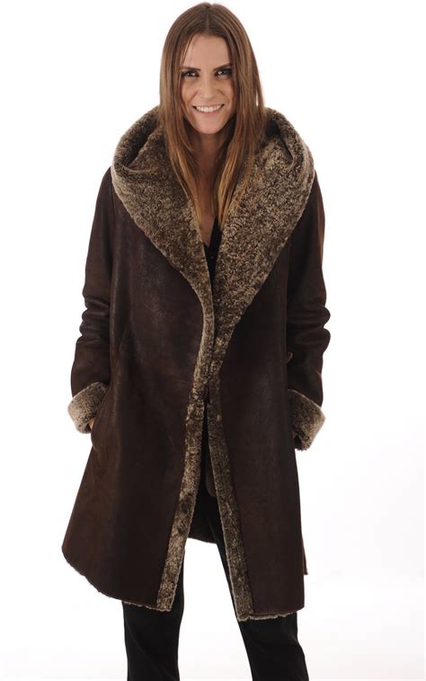 Découvrez notre sélection de 15 vestes et manteaux pour passer l'hiver au chaud. Veste Longue Peau Lainée Marron Velours La Canadienne - La ...