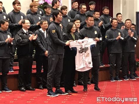 Maybe you would like to learn more about one of these? 王柏融被總統點名靦腆笑 蔡英文：害羞的大王 | ETtoday運動雲 | ETtoday新聞雲