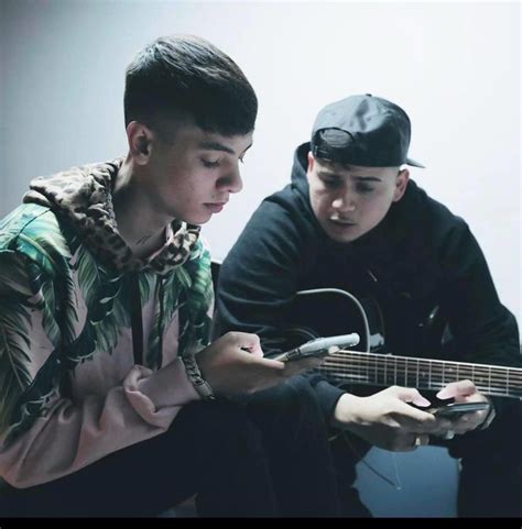 Lyrics to 'grafiteando paredes' by fuerza regida. Nata x Fuerza regida en 2020 | Natanael, Portadas para ...