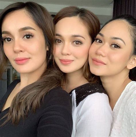 Keluargaku termasuk keluarga yang cukup berada. PESONA Adik-Beradik Perempuan, 9 Selebriti Jelita Ini ...