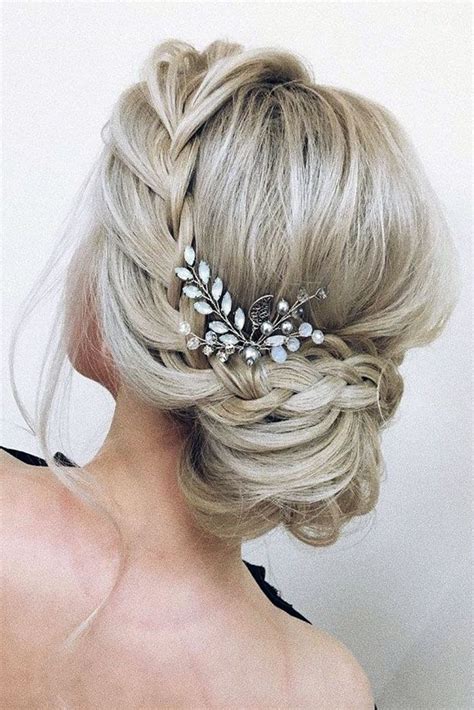 Knowing how to wear your hair on your wedding day can be really tricky. 30 Stunning Wedding Hairstyles Ideas in 2019 - Short Bob Cuts