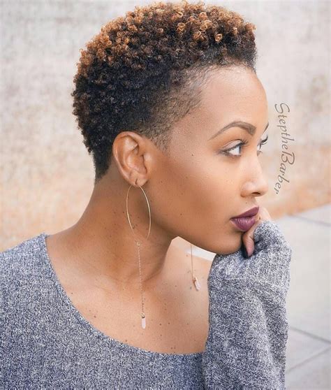 It's best to pair this short hairstyle with some women are afraid to experiment with bangs, but rihanna shows how gorgeous it can be, especially with a bold and vibrant red dye. Pin on Naturally hair
