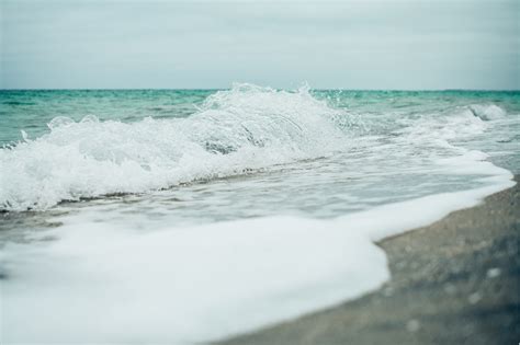 Sea Waves Water Water Drops Linux Mint Foam Blue