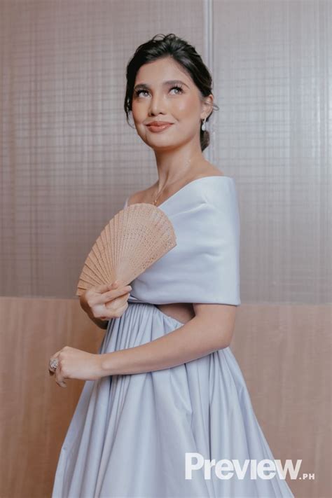 Abs Cbn Ball 2019 Celebrities Pose With Vegetables Fan Parasol In 2021 Filipino Fashion