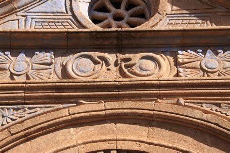 The first word is oura which means tail and the second is boros which. 3 Profound Meanings of the Ouroboros Symbol - Chasing Gods