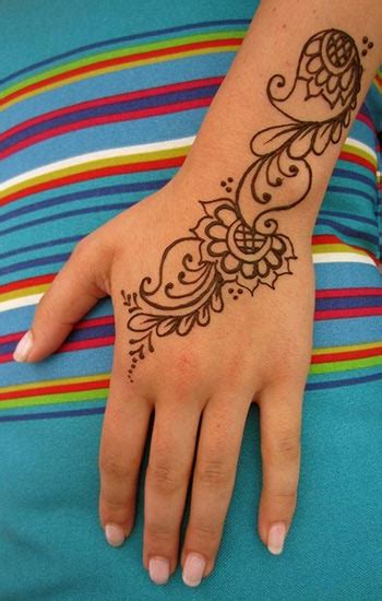 Applying mehendi is an art that requires keen intricacy, patience and mehndi by arjun mehandi arts hyderabad , hyderabad. Latest Mehndi Designs Henna Simple & Stylish
