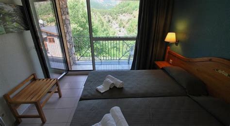 No te pierdas dependencias recreativas como una pista de tenis al aire libre o una piscina. Appartements GIBERGA Andorre » Apartamentos GIBERGA Andorra - Andorramania