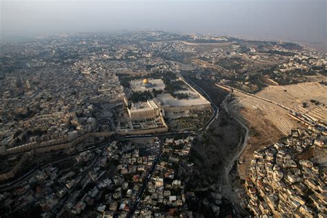 Israeli Institute Prepares Priests For Jerusalems Third Temple