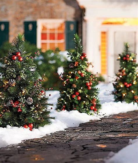 Unsere sieben tipps helfen ihnen bei den vorüberlegungen. gartenweg-zum-hauseingang-weihnachtlich-dekorieren-mit ...