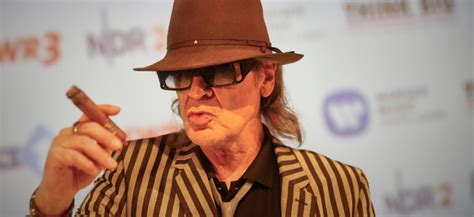 Die zeit ist gift in deinem blut die jahre bringen dich um das meer der zeit hat immer nur. Udo Lindenberg