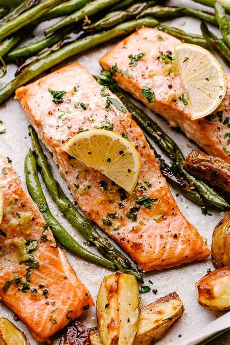 I love to make these when i don't want to cook — takes minutes to put together, and there are no dishes to clean up! Simple, fresh, and flavorful, this Baked Salmon Recipe with Potatoes and Green Beans i… | Salmon ...