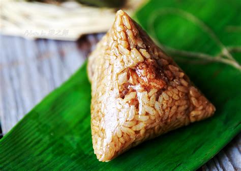 粽子) or simply zong (cantonese jyutping: 肉粽怎么包最好吃？学会这一招，粽子美味又好吃