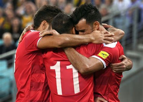 ويعتبر الاتحاد السوري لكرة القدم من مؤسسي الاتحاد العربي لكرة القدم. لاعبو المنتخب السوري يحتفلون بالهدف الأول الذي سجله عمر ...