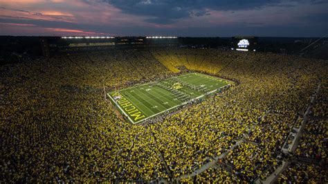 Free Download Michigan Stadium Crowd Of 115109 The All Time Attendance