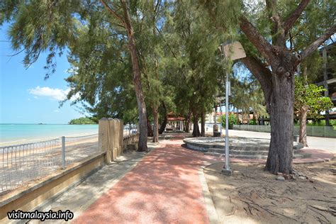 Thistle port dickson is located at km16, teluk kemang, port dickson, negeri sembilan within a 36 hectares tropical paradise and only an hour's drive from kuala lumpur international airport, the resort boasts a private 3km sandy beach shoreline. Teluk Kemang
