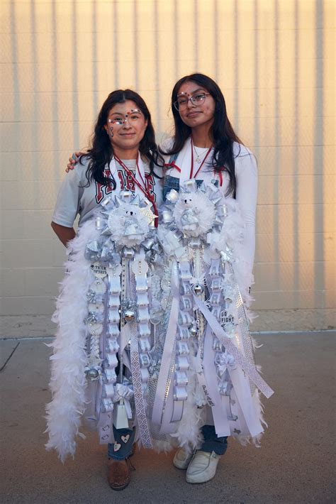 Homecoming Mums Part Of A Texas Tradition Are Bigger Than Ever The New York Times