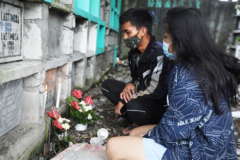 REMEMBERING LOVED ONES | Photos | Philippine News Agency