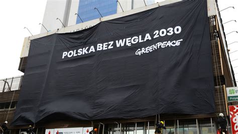 Greenpeace is a movement of people who are passionate about defending the natural world from destruction. Protest Greenpeace pod siedzibami PiS i PO - Wiadomości