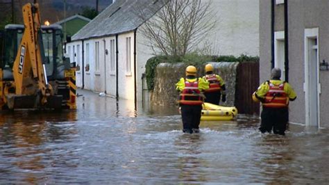 Scottish Flooding Flood Warnings Remain In Place After Heavy Rain Bbc News