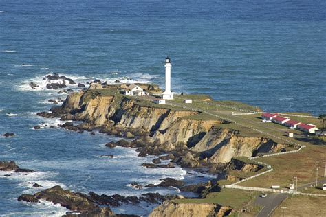 Point Arena Lighthouse In Ca United States Lighthouse Reviews