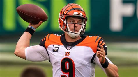 Utilizing data and information to make better decisions is vital to fantasy football and dfs success, with three games approaching a large enough sample size to feel confident in our research. NFL Fantasy Football Start 'Em, Sit 'Em Week 4: Quarterbacks