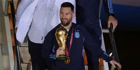 Qatar Los Campeones Del Mundo Pisaron Suelo Argentino Con La Copa
