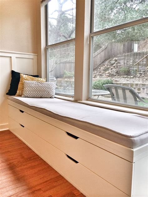 This diy ikea window seat project is so versatile that you can not only use it as a window bench, but it's also great for dining room banquette, breakfast nook, or other bench seat needs for your home. A Window Seat Made from Ikea Stolmen | Decoración para el ...