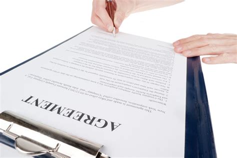 Here are all the possible meanings and translations of the word notwithstanding clause. Pros and Cons of Noncompete Agreements