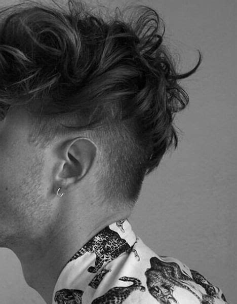 From your neighbour to hollywood celebs, many have chosen to rock a trendy undercut hairstyle (yet it manages to look unique on. 20 Curly Undercut Haircuts For Men - Cuts With Coils And Kinks