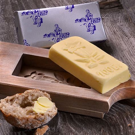 Butter synonyms, butter pronunciation, butter translation, english dictionary definition of butter. Butter - Biosphäre Berg-Käserei Entlebuch AG