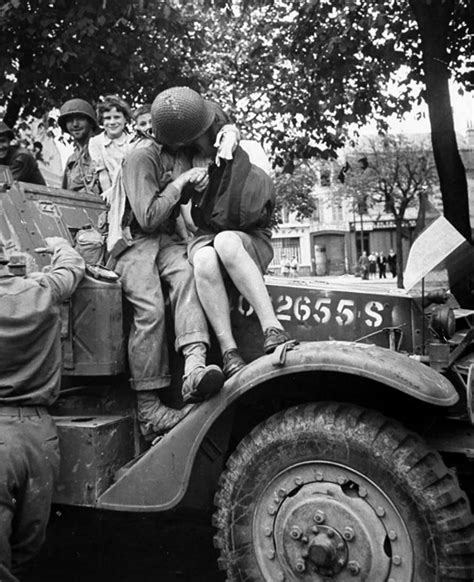 33 Photos Of World War Ii Soldiers And Their Girlfriends That Prove Love Exists Even In Wartime