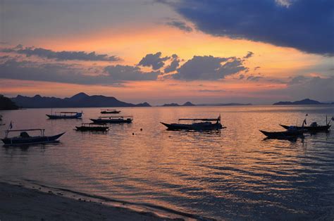 Sunset in Labuan Bajo | Labuan Bajo is a fishing town locate… | Flickr
