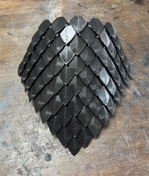 Stl File Scalemail Pauldron Armor Flexible Scales Connected・3d