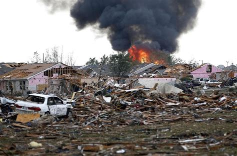 Seconds after the national weather service issued a tornado warning at 2:40 p.m., the city of moore sounded its first siren, giving residents about half an hour to prepare. Every Life Secure!: Live Updates on Tornado Damage - Moore ...